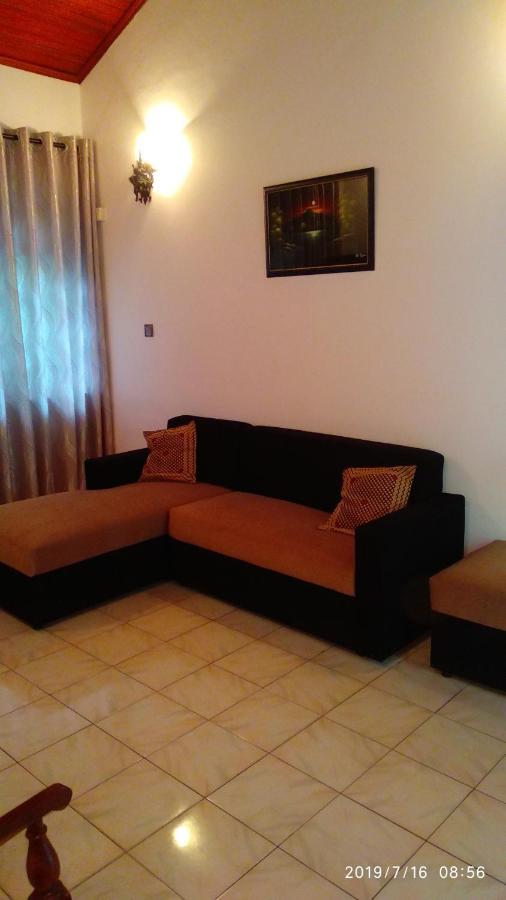 Ceylon Travel And Stay Lodge Батарамула Екстериор снимка