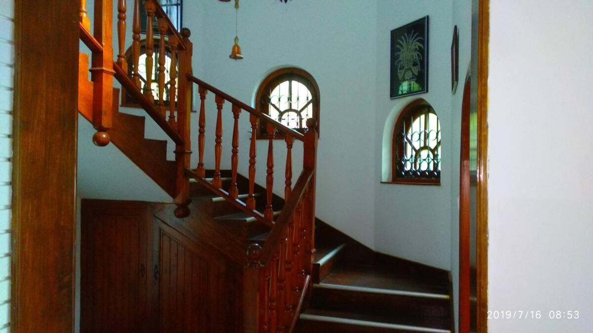 Ceylon Travel And Stay Lodge Батарамула Екстериор снимка