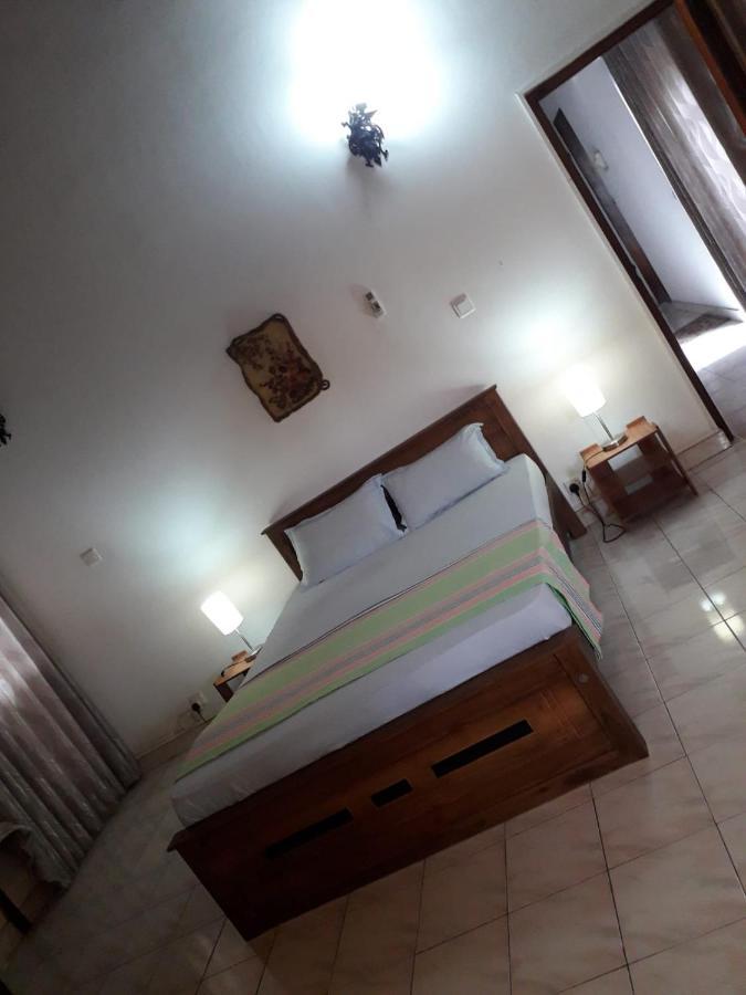 Ceylon Travel And Stay Lodge Батарамула Екстериор снимка