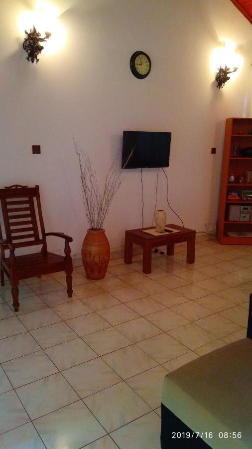 Ceylon Travel And Stay Lodge Батарамула Екстериор снимка