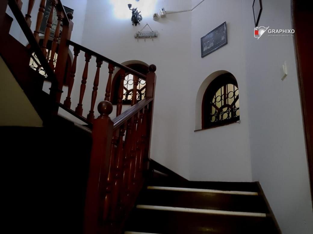 Ceylon Travel And Stay Lodge Батарамула Екстериор снимка