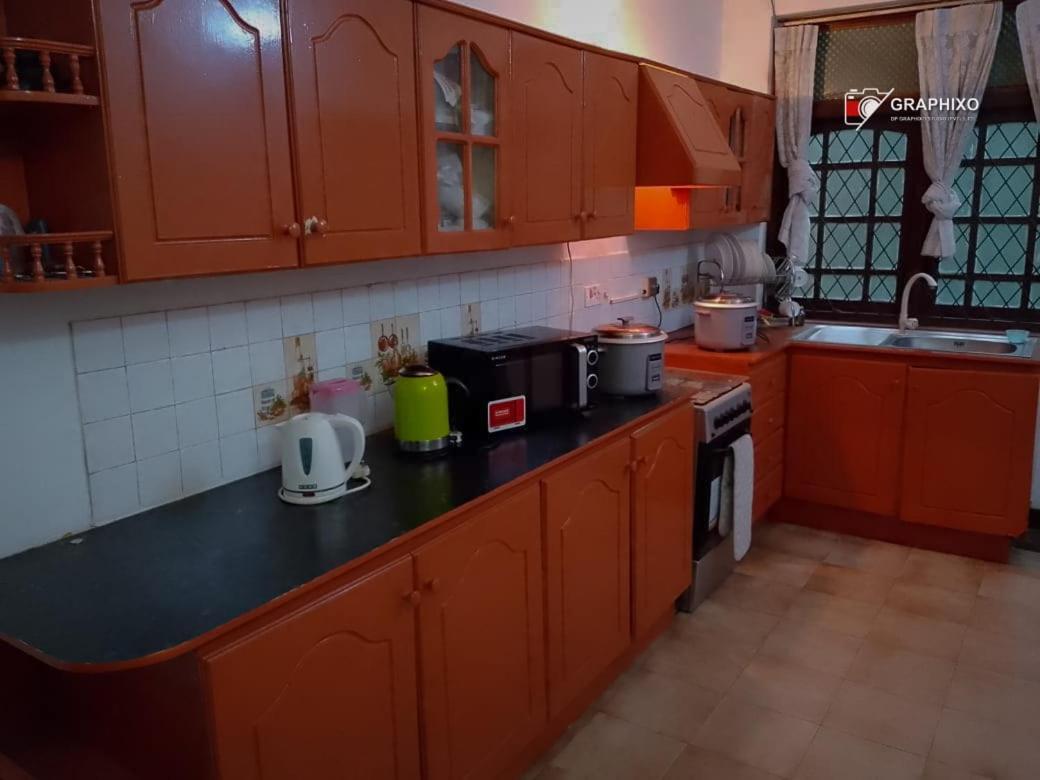Ceylon Travel And Stay Lodge Батарамула Екстериор снимка