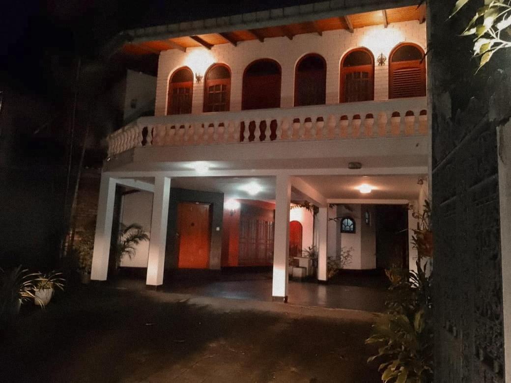 Ceylon Travel And Stay Lodge Батарамула Екстериор снимка